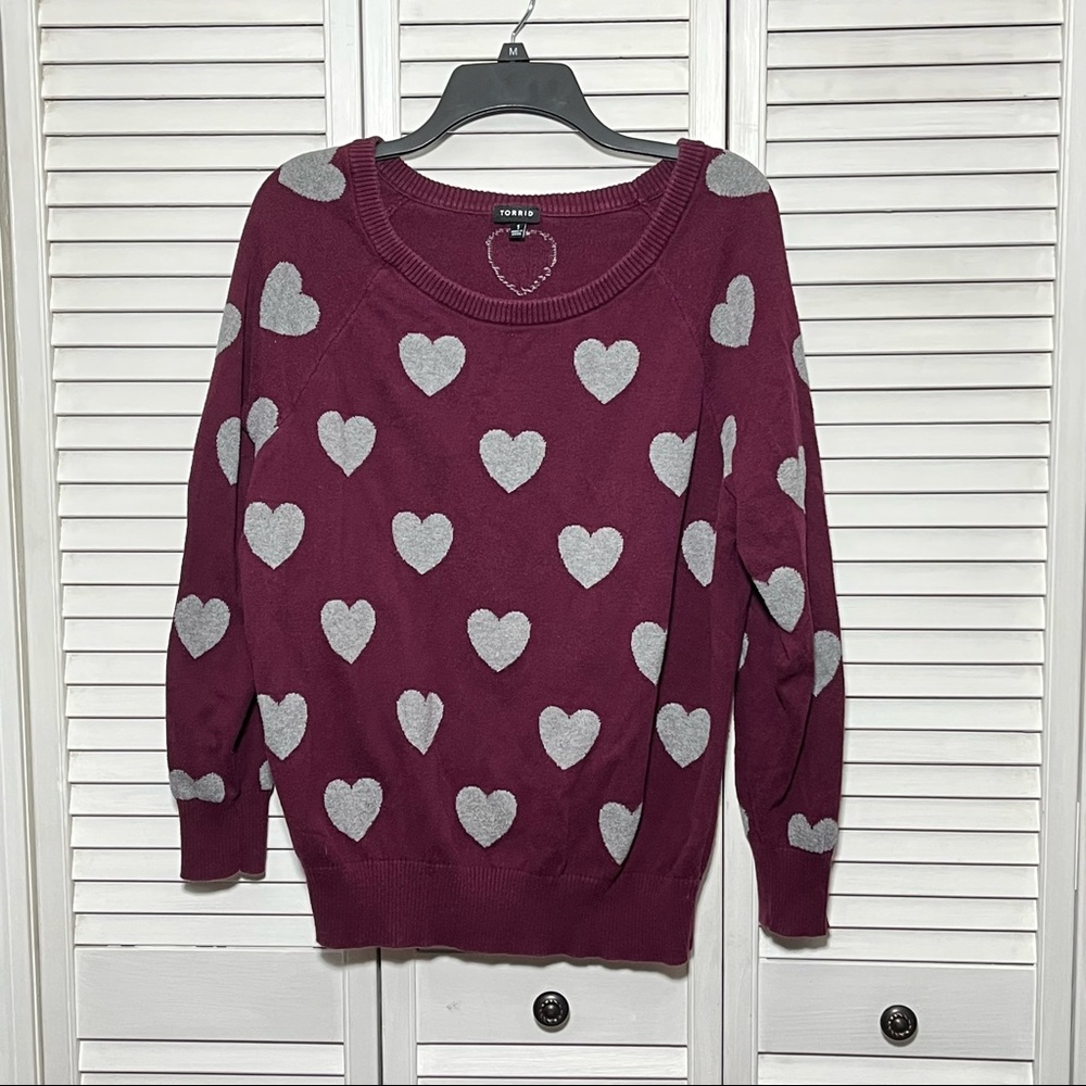 🎉 HP 🎉 Torrid Burgundy and Gray Cotton Heart Print Sweater, Size 1 - Picture 5 of 13